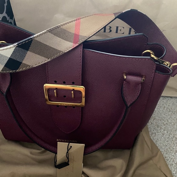 Burberry Purse - Picture 1 of 1